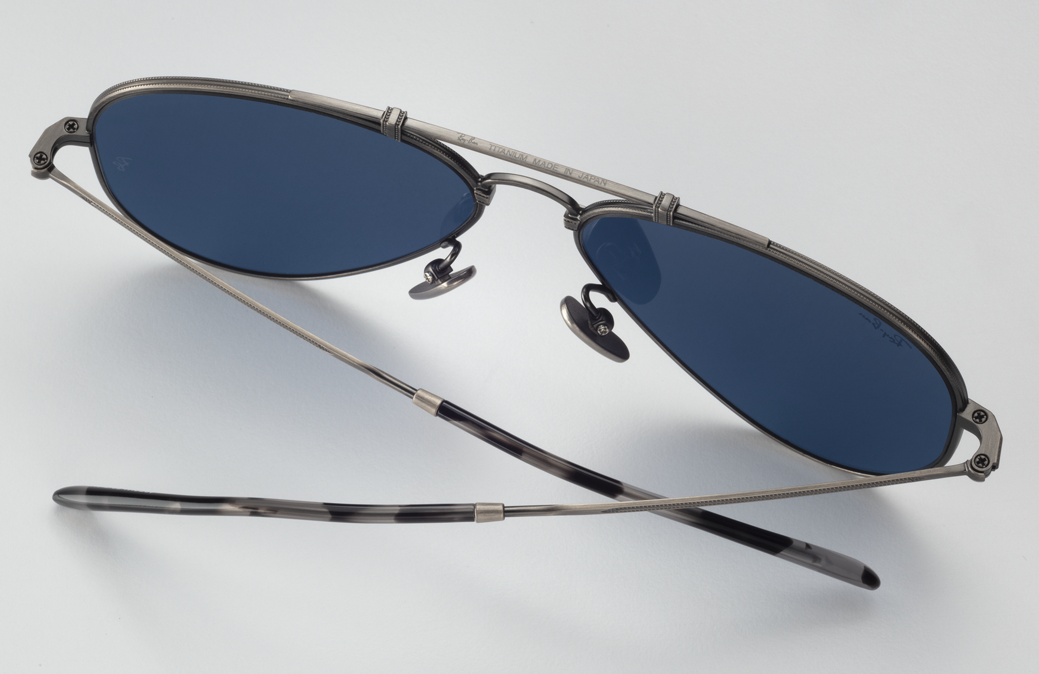 AVIATOR TITANIUM