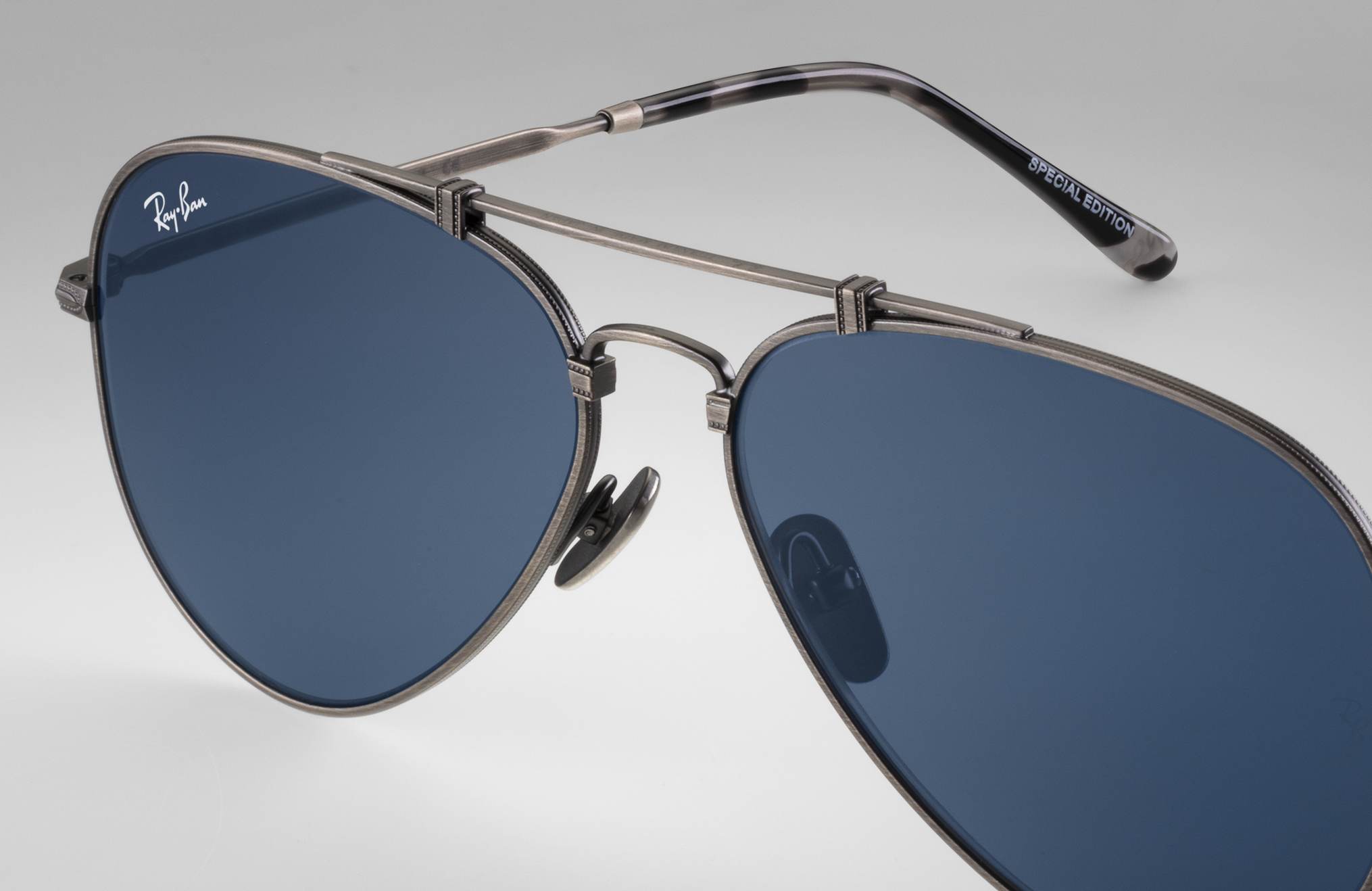 AVIATOR TITANIUM